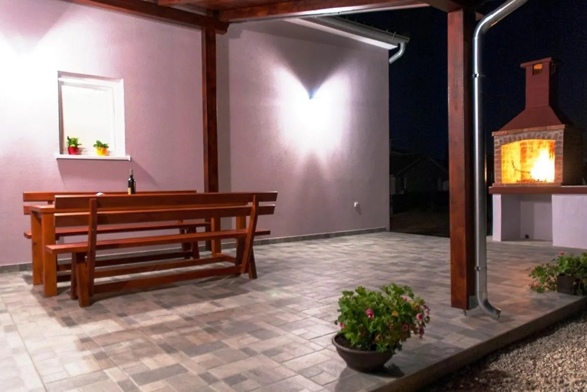 Holiday Home Nina&Tea Pula