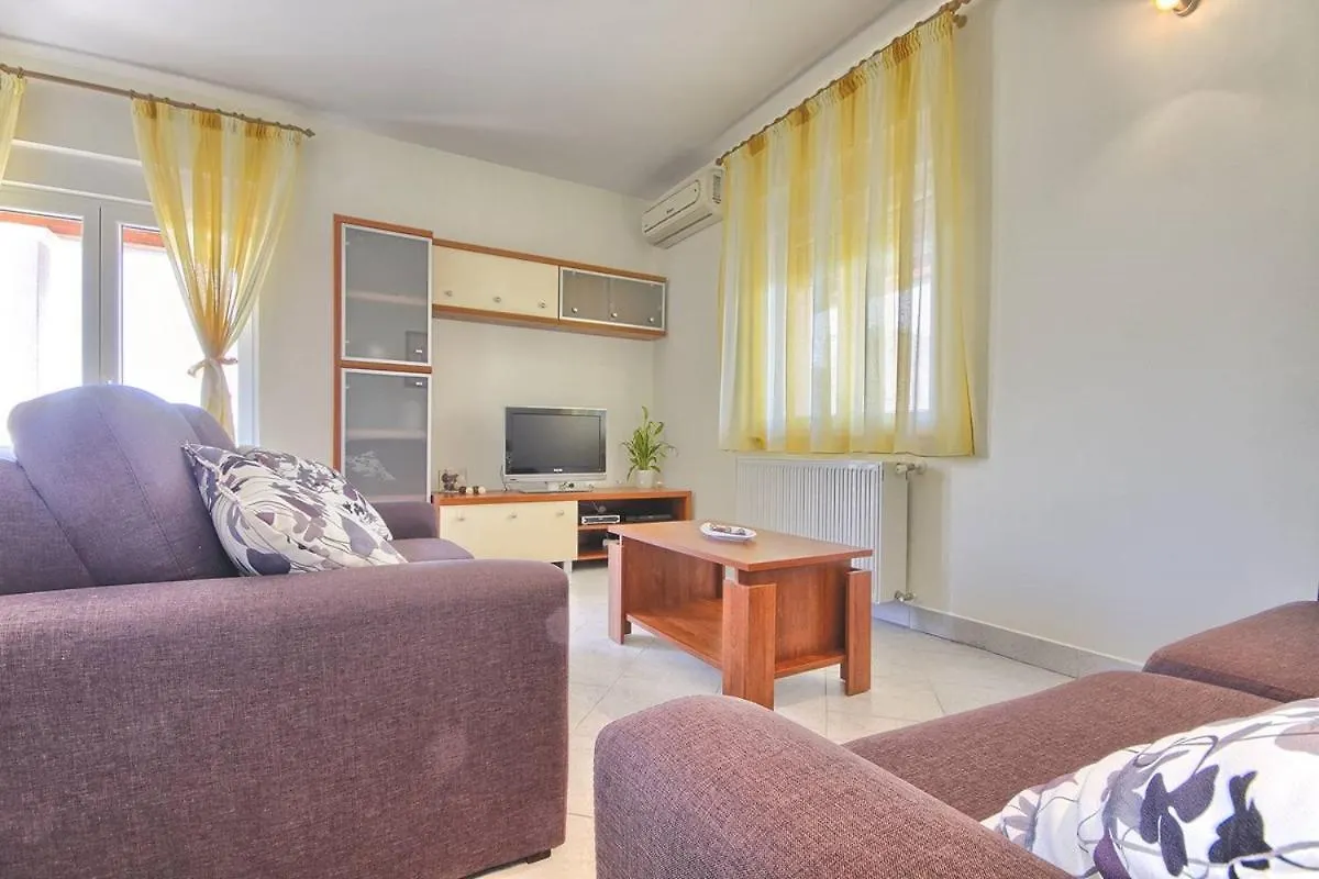 Holiday Home Nina&Tea Pula