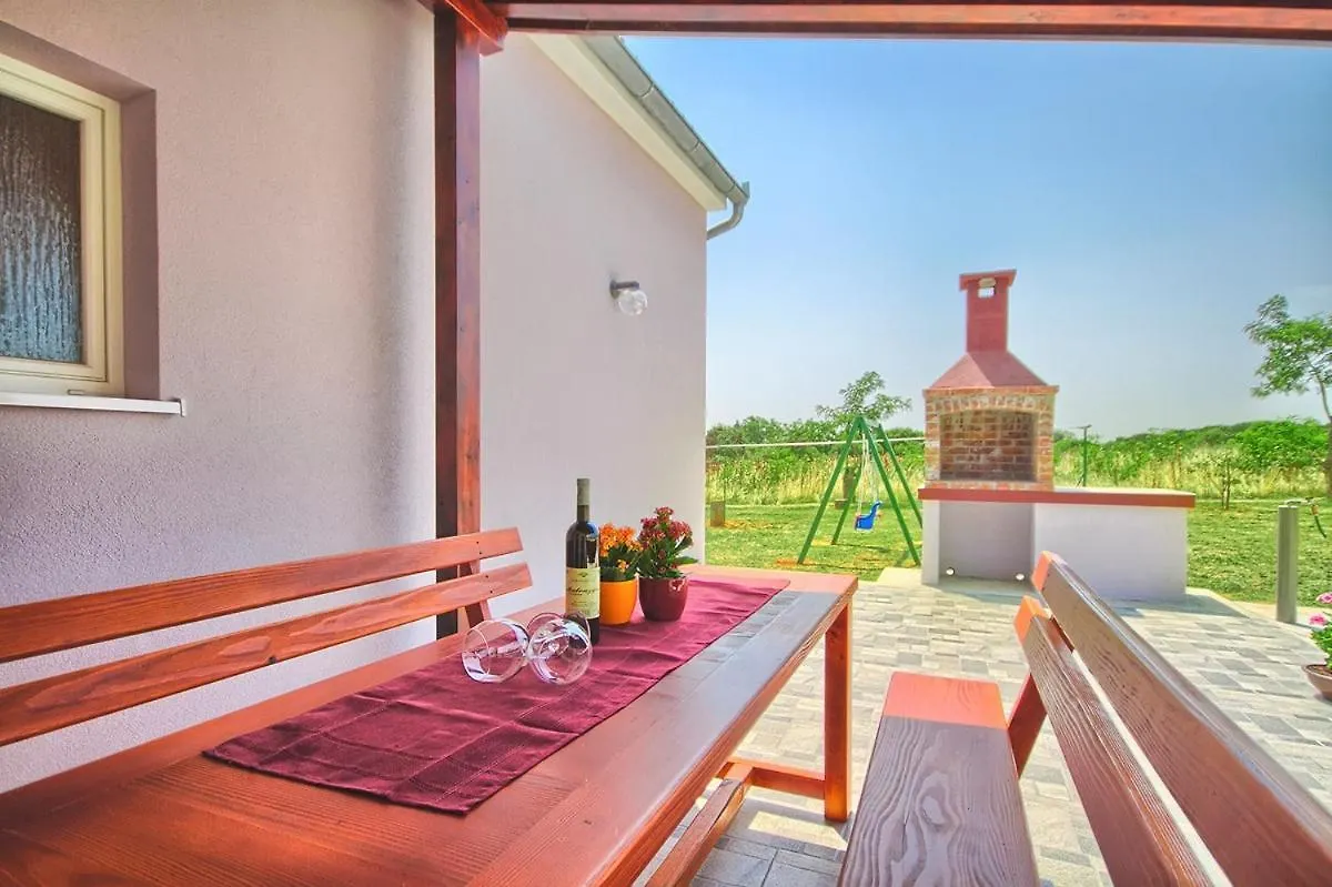Holiday Home Nina&Tea Pula