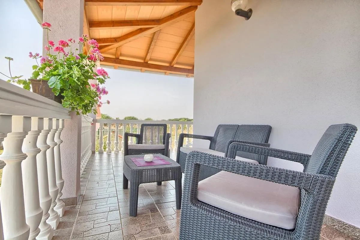 Holiday Home Nina&Tea Pula