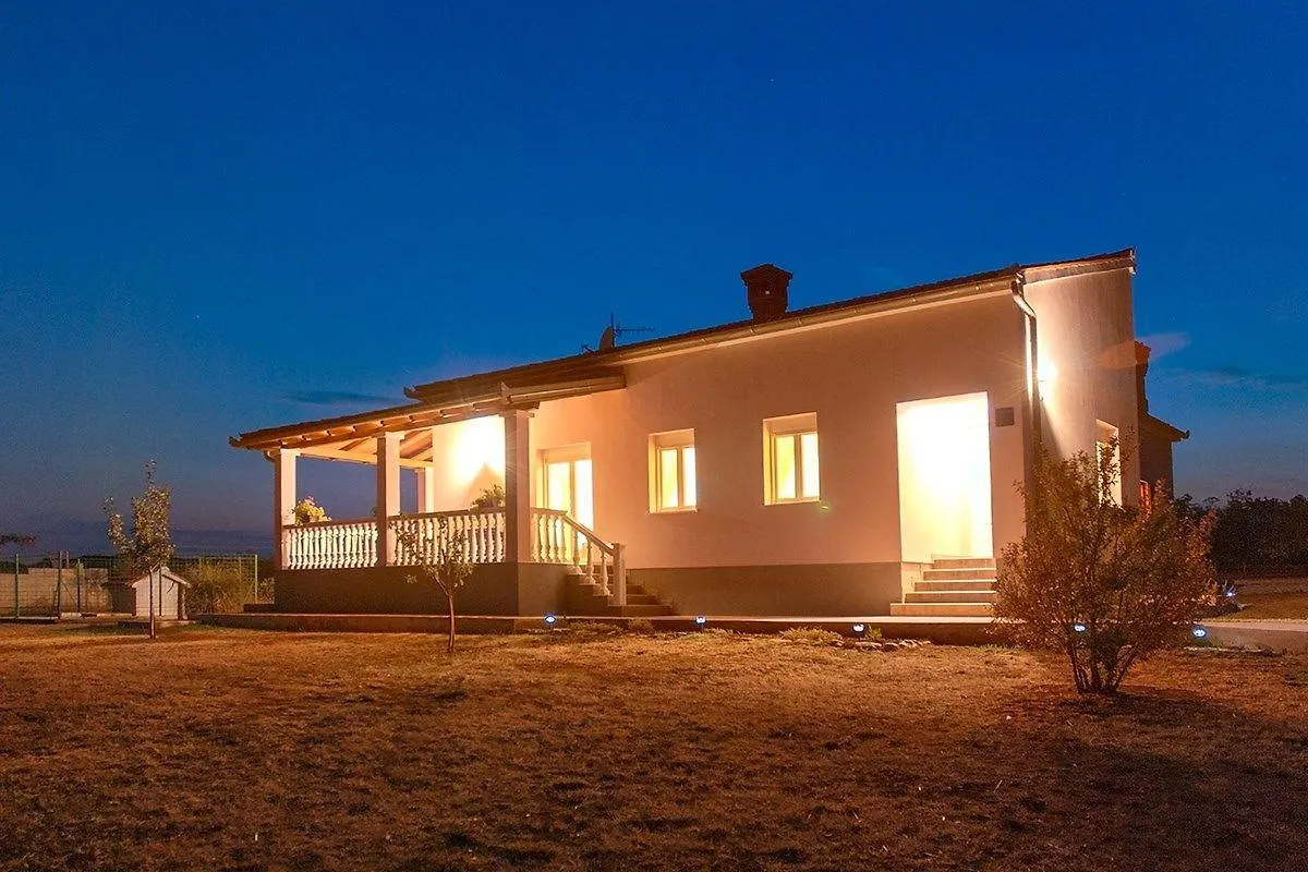 Holiday Home Nina&Tea Pula