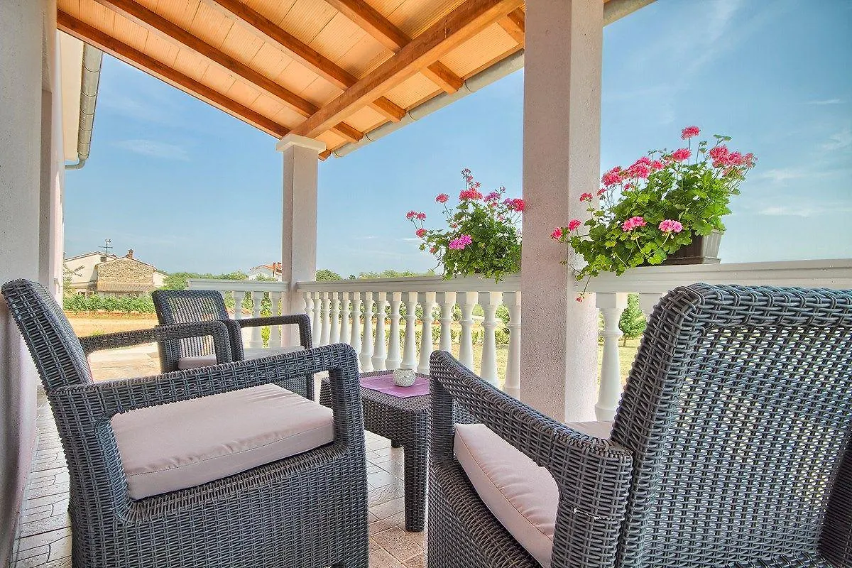 Holiday Home Nina&Tea Pula 0*,
